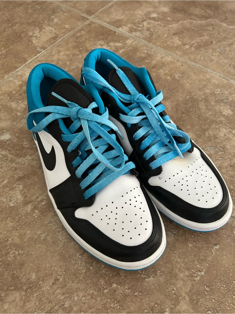 Nike Men’s Low-Top Athletic Sneakers Black, White & Turquoise